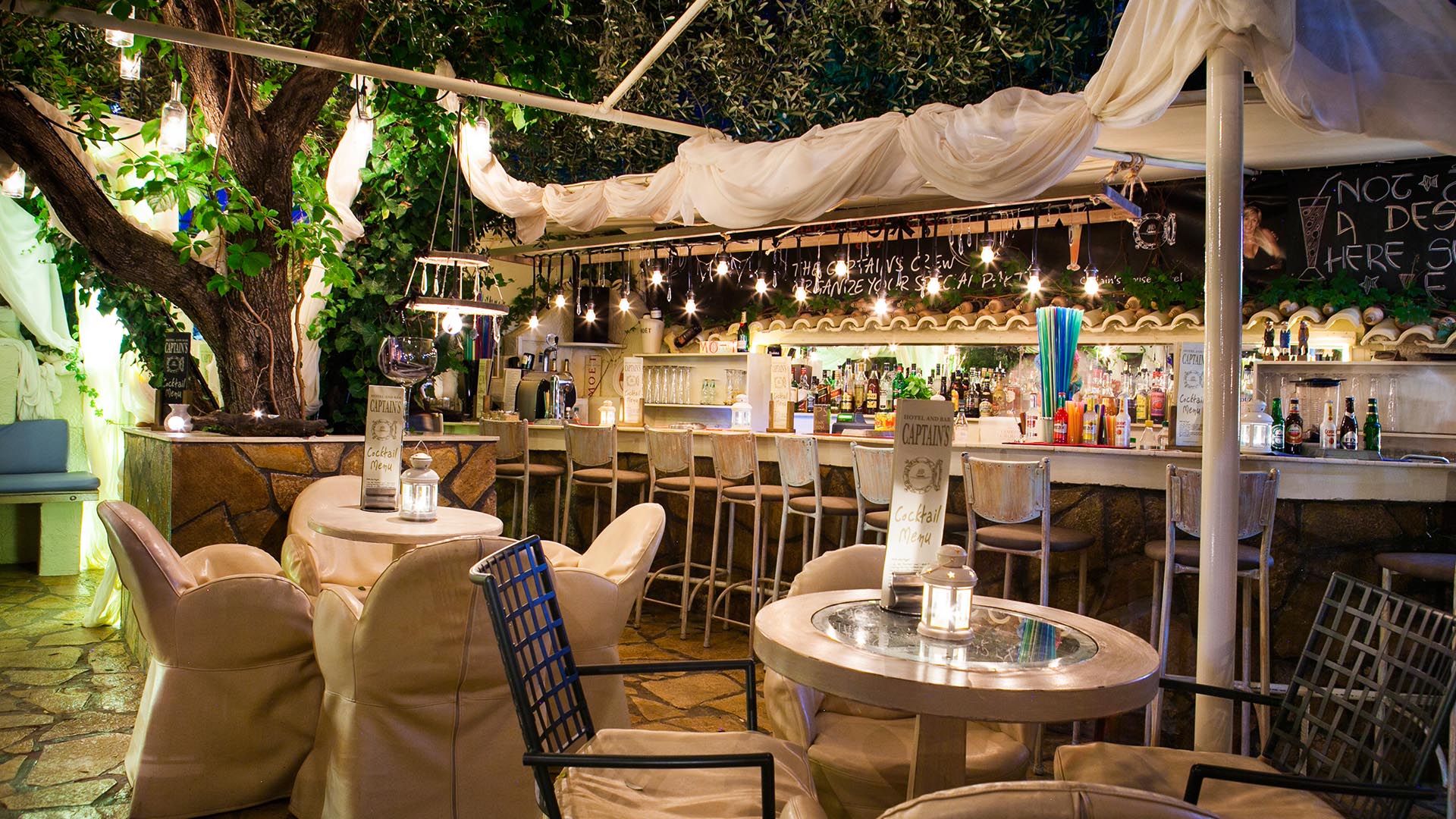 captains_house_skala_hotel_bar